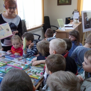 TYDZIEŃ BIBLIOTEK – Wizyta przedszkolaków w bibliotece