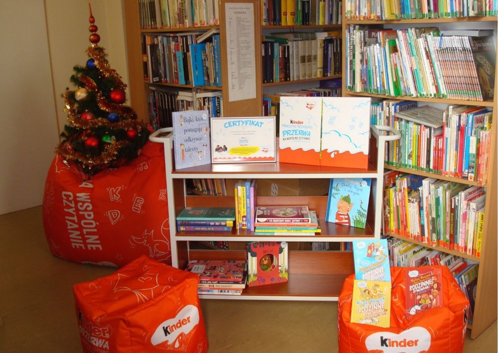 Zdjęcie przedstawia książki otrzymane w ramach projektu Kinder-Przerwa na wspólne czytanie